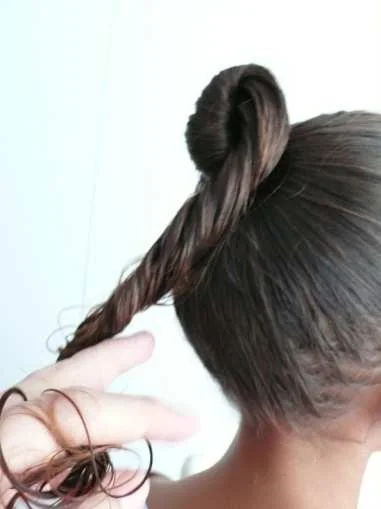 Schritt 3: Die Haare einzwirbeln …